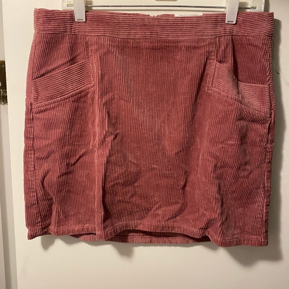⚫️ New A.N.A. Corduroy mini skirt size 12 rose color side zipper - Picture 2 of 6